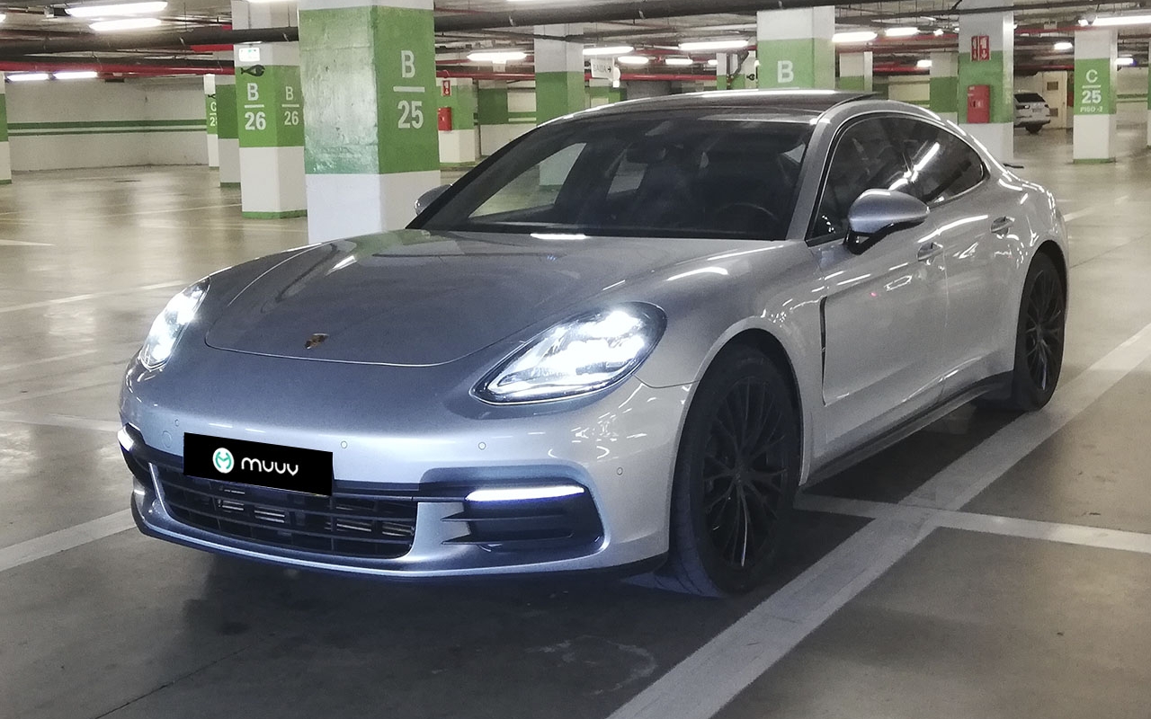 Porsche Panamera 4