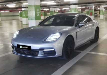 Porsche Panamera 4